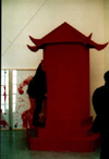 Tempel_Person copy.jpg (13021 bytes)