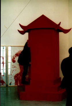 Tempel_Person.jpg (31592 bytes)
